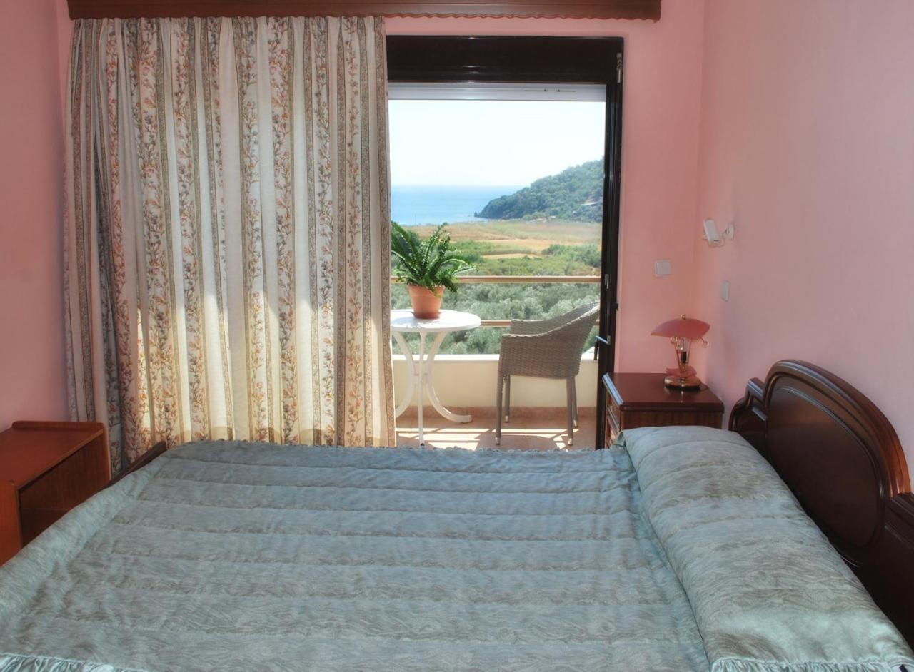Blue Bay Hotel Charamida エクステリア 写真