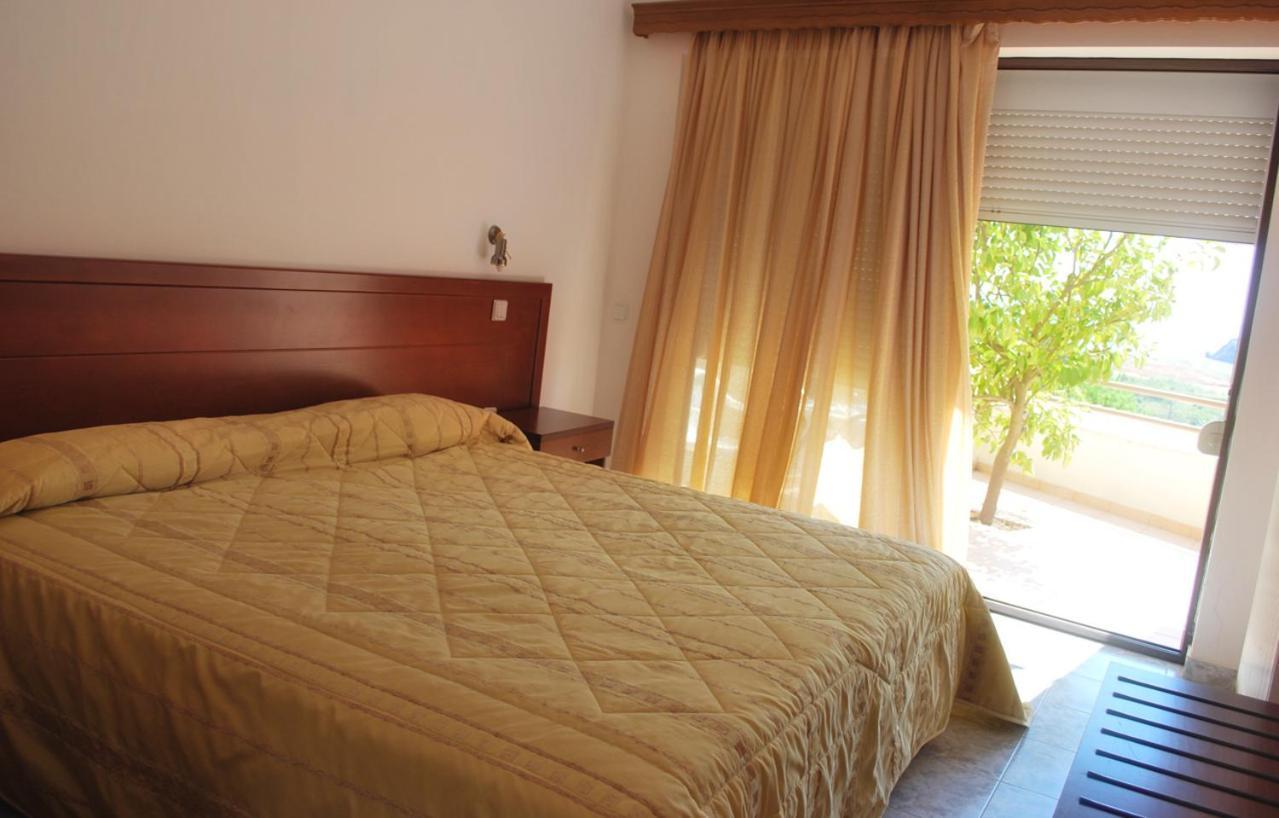 Blue Bay Hotel Charamida エクステリア 写真