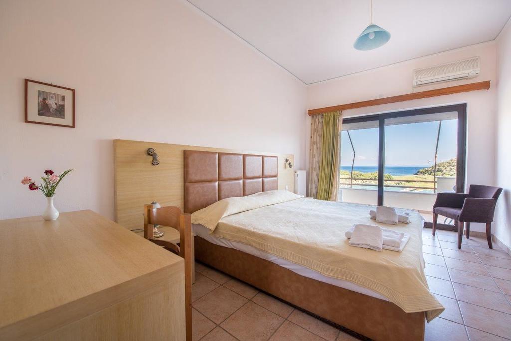 Blue Bay Hotel Charamida エクステリア 写真