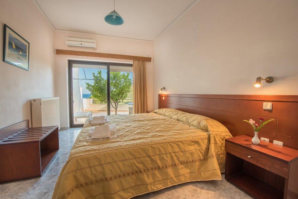 Blue Bay Hotel Charamida エクステリア 写真
